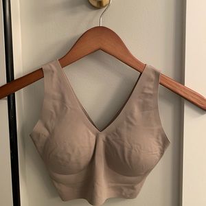 True & Co v-neck bra